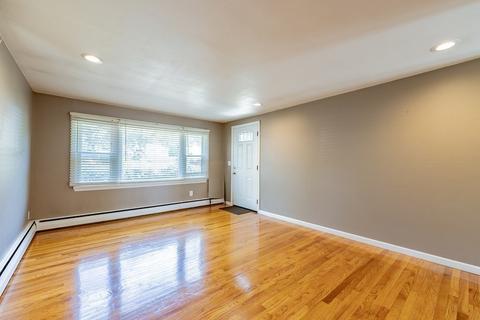 21 Nokomis St, Springfield, MA 01109 photo 6