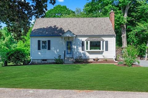 39 Pollard Dr, Millis, MA 02054 photo 2
