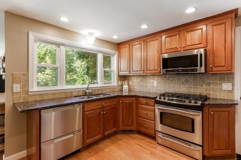 39 Pollard Dr, Millis, MA 02054 photo 5