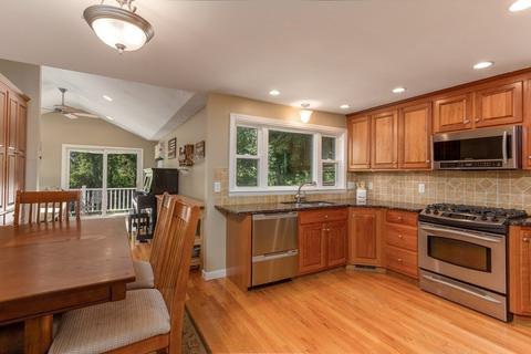 39 Pollard Dr, Millis, MA 02054 photo 8