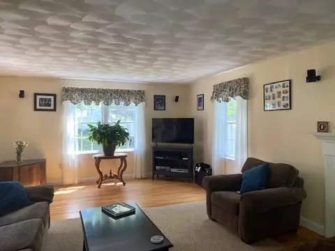 19 Tanner Ln, Fairhaven, MA 02719 photo 9