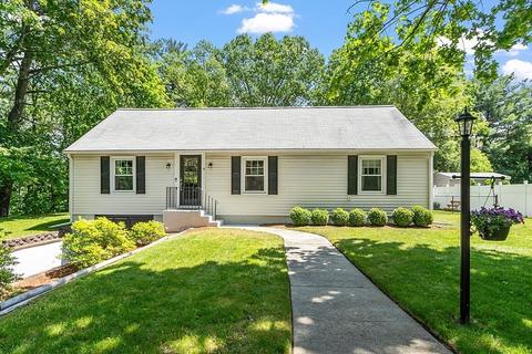 9 Clarke Ave, Chelmsford, MA 01824