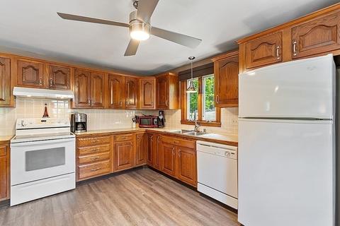 2 Crest Ave, Worcester, MA 01607 photo 9