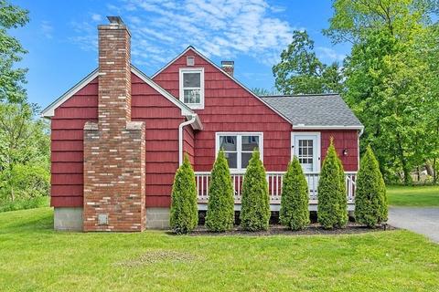 2 Crest Ave, Worcester, MA 01607