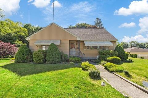 2 Bower St, Somerset, MA 02726