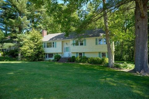 23 Snyder Rd, Medfield, MA 02052