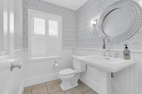 2 Hillcrest Rd, Marblehead, MA 01945 photo 17