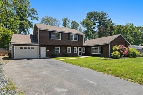 21 Trinity St, Danvers, MA 01923