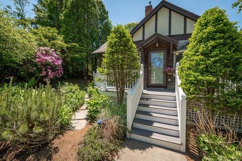 20 R Edgemoor Rd, Gloucester, MA 01930