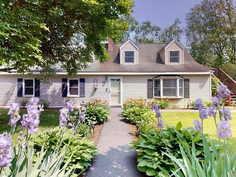 54 Carlin Rd, Waltham, MA 02451