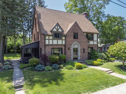 55 Hendrick St, Chicopee, MA 01020