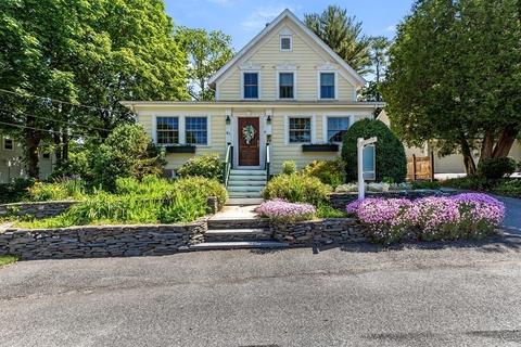 61 Howard Ave, Lynnfield, MA 01940