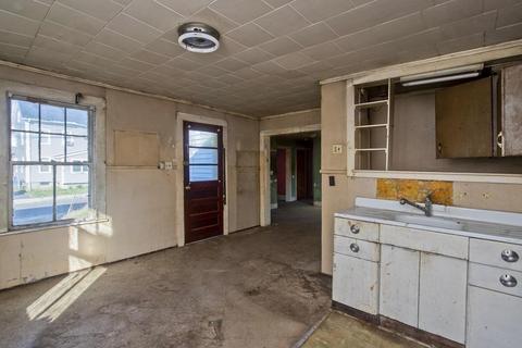 14-16 Hampton Ter, Easthampton, MA 01027 photo 3