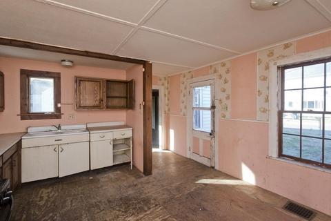 14-16 Hampton Ter, Easthampton, MA 01027 photo 21