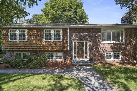 6 Morningside Cir, Woburn, MA 01801