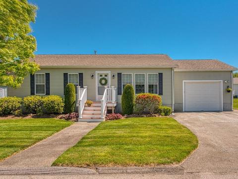 14 Skyview Dr, Brockton, MA 02301