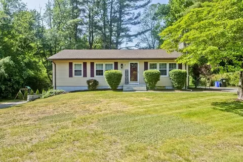 15 Circle Dr, Wilbraham, MA 01095
