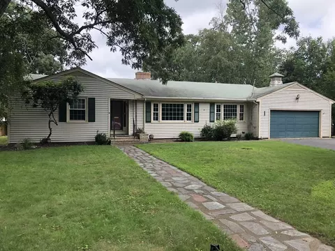 9 Oakridge Ave, Attleboro, MA 02703