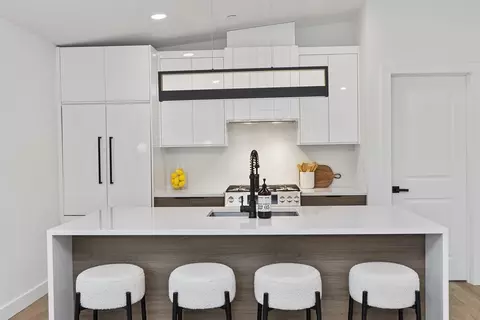 118 Spring St #3, Cambridge, MA 02141