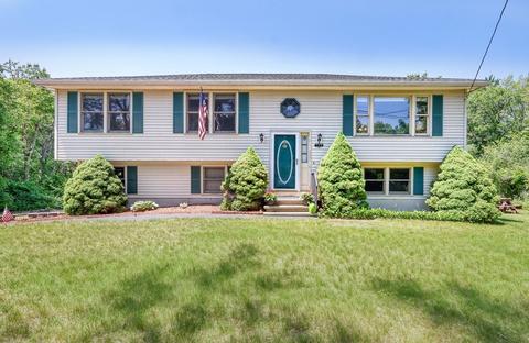 105 Woburn St, Wilmington, MA 01887