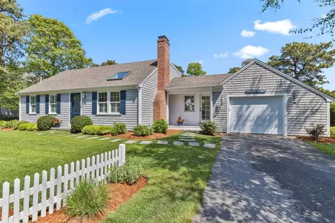 26 Monomoit Ln, Chatham, MA 02633