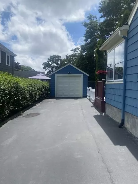 465 Valentine St, Fall River, MA 02720 photo 3