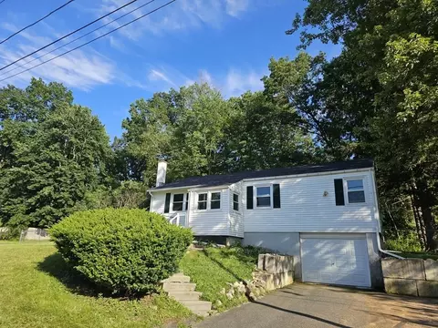 212 Acrebrook Dr, Northampton, MA 01062