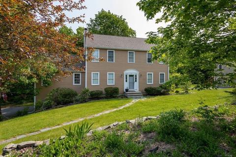 5 Farmington Dr, Shrewsbury, MA 01545