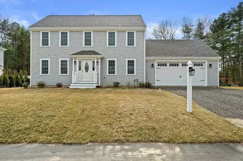 18 Stone Gate Dr, Plymouth, MA 02360