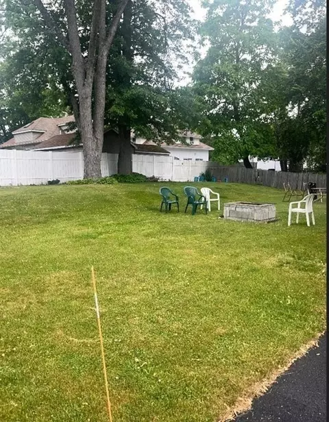 42 Steuben St, Springfield, MA 01151 photo 9