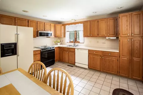 189 Columbus Dr, Fall River, MA 02720 photo 28