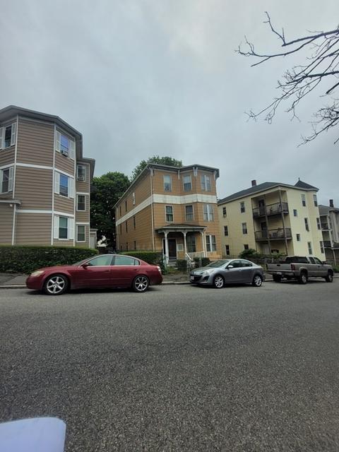 8 Pattison St, Worcester, MA 01604