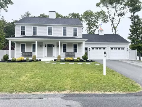 19 Stone Gate Dr, Plymouth, MA 02360