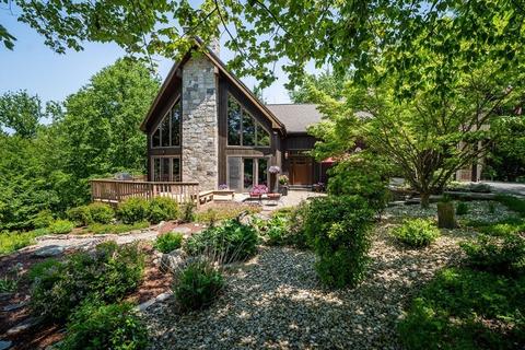 73 Paradise Lake Rd, Monson, MA 01057