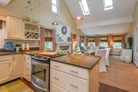 6 Liberty Ln, Marblehead, MA 01945
