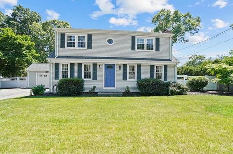 11 Bullock Ave, Barrington, RI 02806
