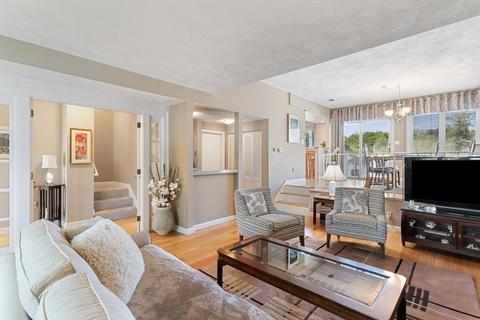 10 Sutton Pl #10, Swampscott, MA 01907