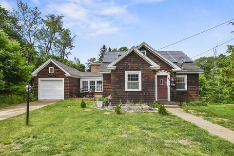 59 Abbott St, Gardner, MA 01440