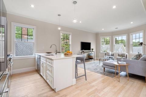 27 Prince St #3R, Cambridge, MA 02139