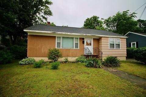 33 Willard St, Lowell, MA 01850