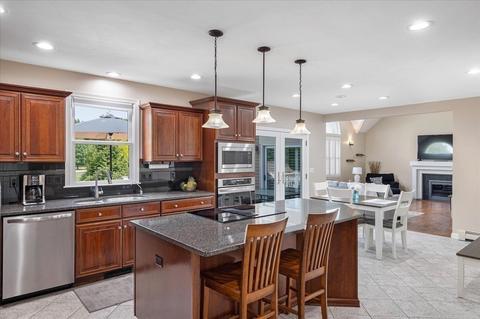 6 Parker Rd, Mendon, MA 01756 photo 6