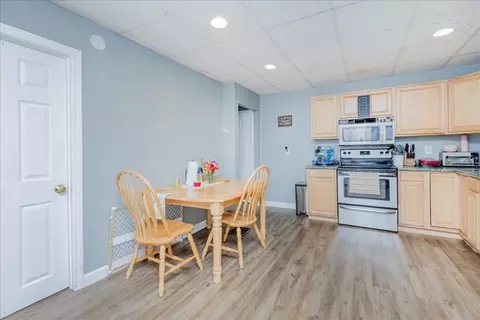 65 Windsor St, Worcester, MA 01605 photo 9