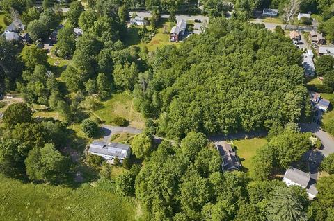 9-11 Poets Corner Rd, Amherst, MA 01002
