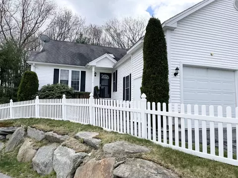 11 Carriage Path #11, Uxbridge, MA 01569