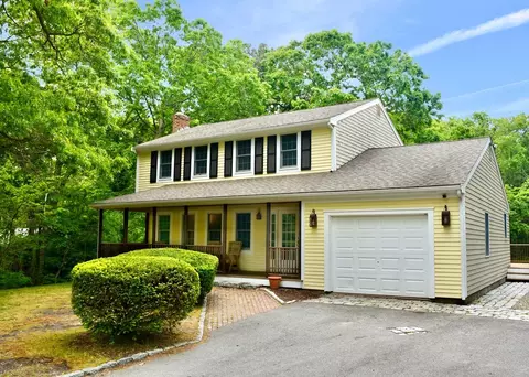 35 Pawtuxet Rd, Plymouth, MA 02360
