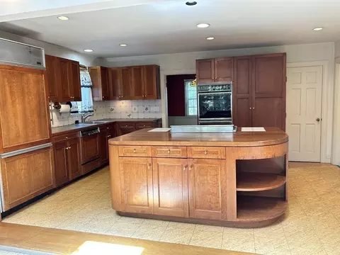 14 Robert Rd, Marblehead, MA 01945 photo 9