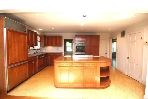 14 Robert Rd, Marblehead, MA 01945 photo 8