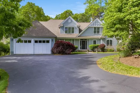 27 Chipping Hl, Plymouth, MA 02360