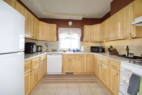 24 Rupert St, Springfield, MA 01108 photo 5