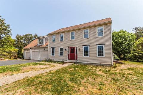 17 Cransbourne Cir, Mashpee, MA 02649